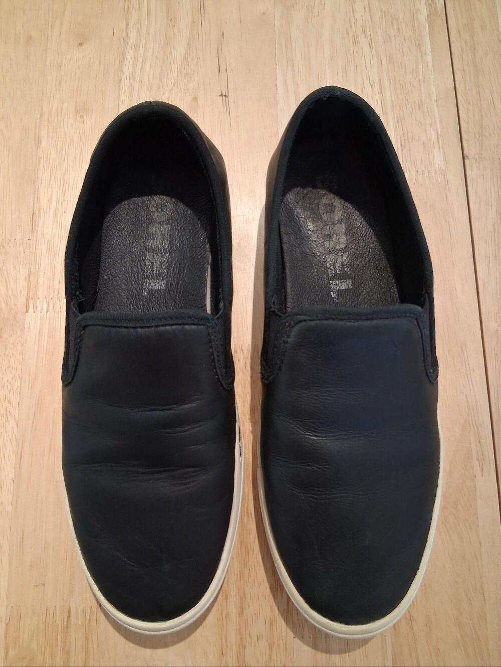 Sorel Black Leather Slip-On Sneakers | Women's Size 9